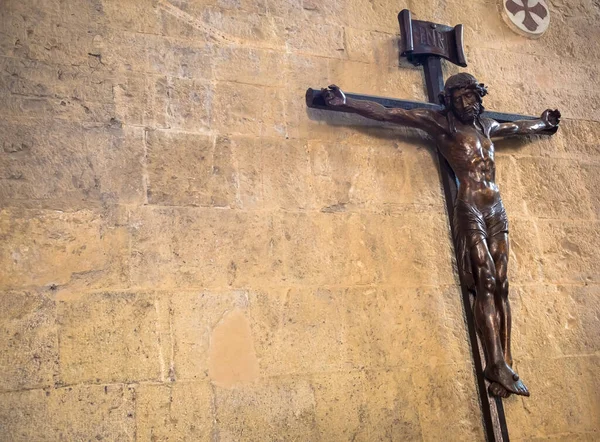 Velho Crucifixo Italiano Feito Madeira Com Jesus Cristo Símbolo Ressurreição — Fotografia de Stock