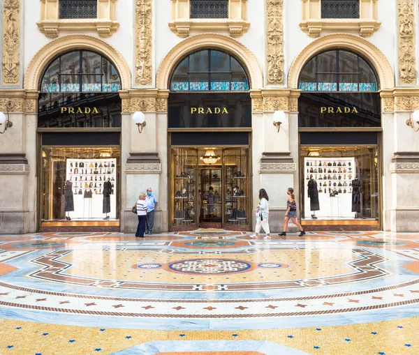 Milan Italy Circa September 2020 Fashion Shopping Vittorio Emanuale Gallery — Stock Photo, Image