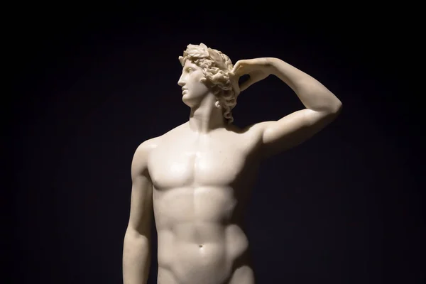Milan Włochy Czerwiec 2020 Starożytna Rzeźba Apollo Koronowanie Się 1782 — Zdjęcie stockowe