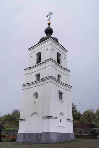 El campanario de la iglesia Elías en Subotov, región de Cherkasy — Foto de Stock