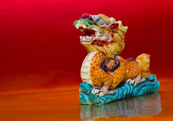 Dragon Coloré Sur Fond Orange Symbole Horoscope — Photo