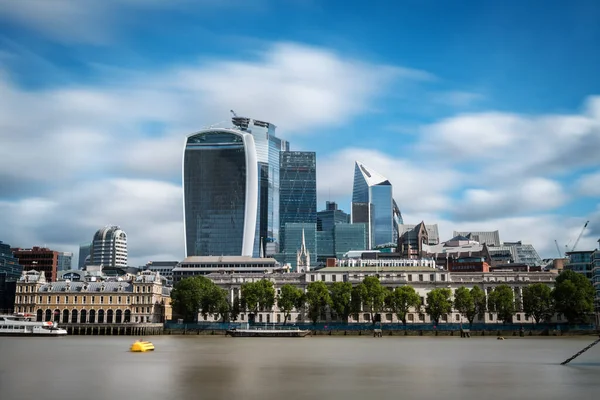 Modern Skyscrapers City London Seen South Shore River Thames Cloudy — Stock Photo, Image