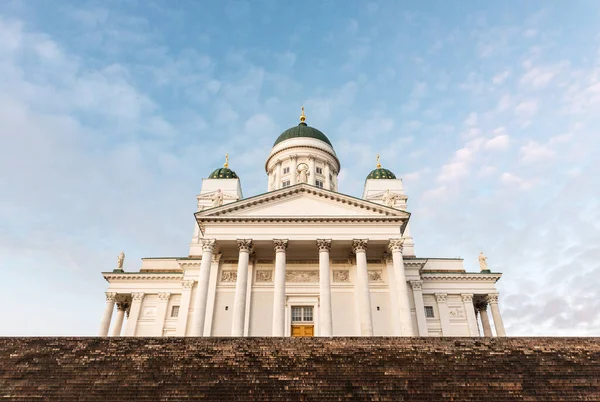 Niski Kąt Widzenia Helsinki Katedra Luterańska Placu Senatu Zimny Zimowy — Zdjęcie stockowe