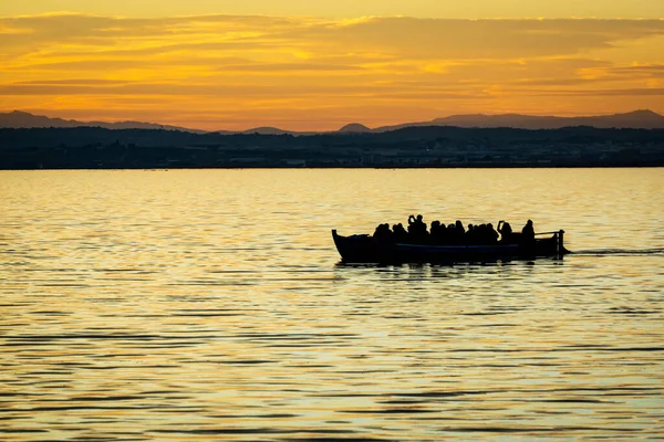 Silhouette Small Traditional Boat Dusk Albufera Valencia Freshwater Lagoon Estuary — Stock Photo, Image