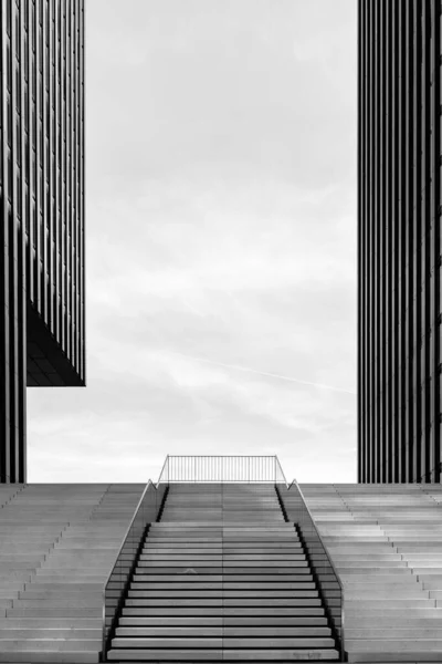 Breite Treppe Zwischen Zwei Modernen Bürogebäuden Medienhafen Düsseldorf Getönt — Stockfoto
