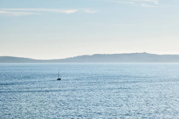 Barco Solitario Zarpa Ons Island Ría Pontevedra Galicia Atardecer Unión — Foto de Stock