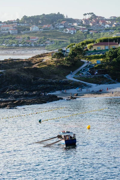 Portonovo Spanyolország August 2020 Halászhajó Part Közelében Rias Baixas Galíciában — Stock Fotó