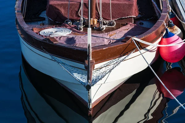 Small Sailing Boat Moored Yacht Club Portonovo Clear Summer Day — Stock Photo, Image