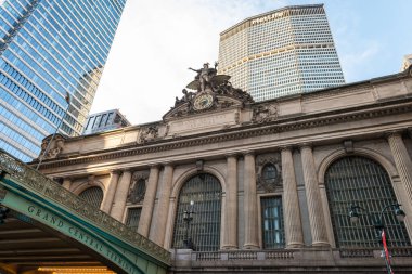 NEW YORK CITY - 25 Mayıs 2024: New York 'taki Grand Central Terminalinin sokak manzarası, ABD.