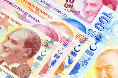 5, 10, 50 ve 100 lira 'ya yakın. Türk banknotları