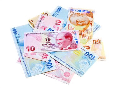 Bir yığın banknot beyaza izole edilmiş. Türk banknotları