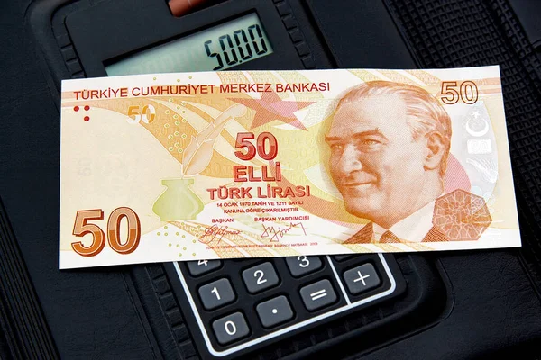 Vijftig Lira Rekenmachine Met Turks Bankbiljet — Stockfoto