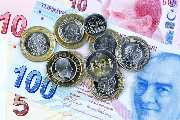 带有土耳其钞票的土耳其硬币 — 图库照片
