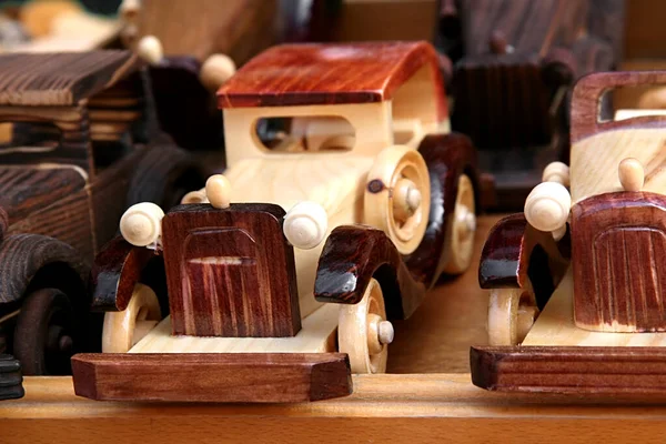 Деревянные Игрушки Автомобилей — стоковое фото