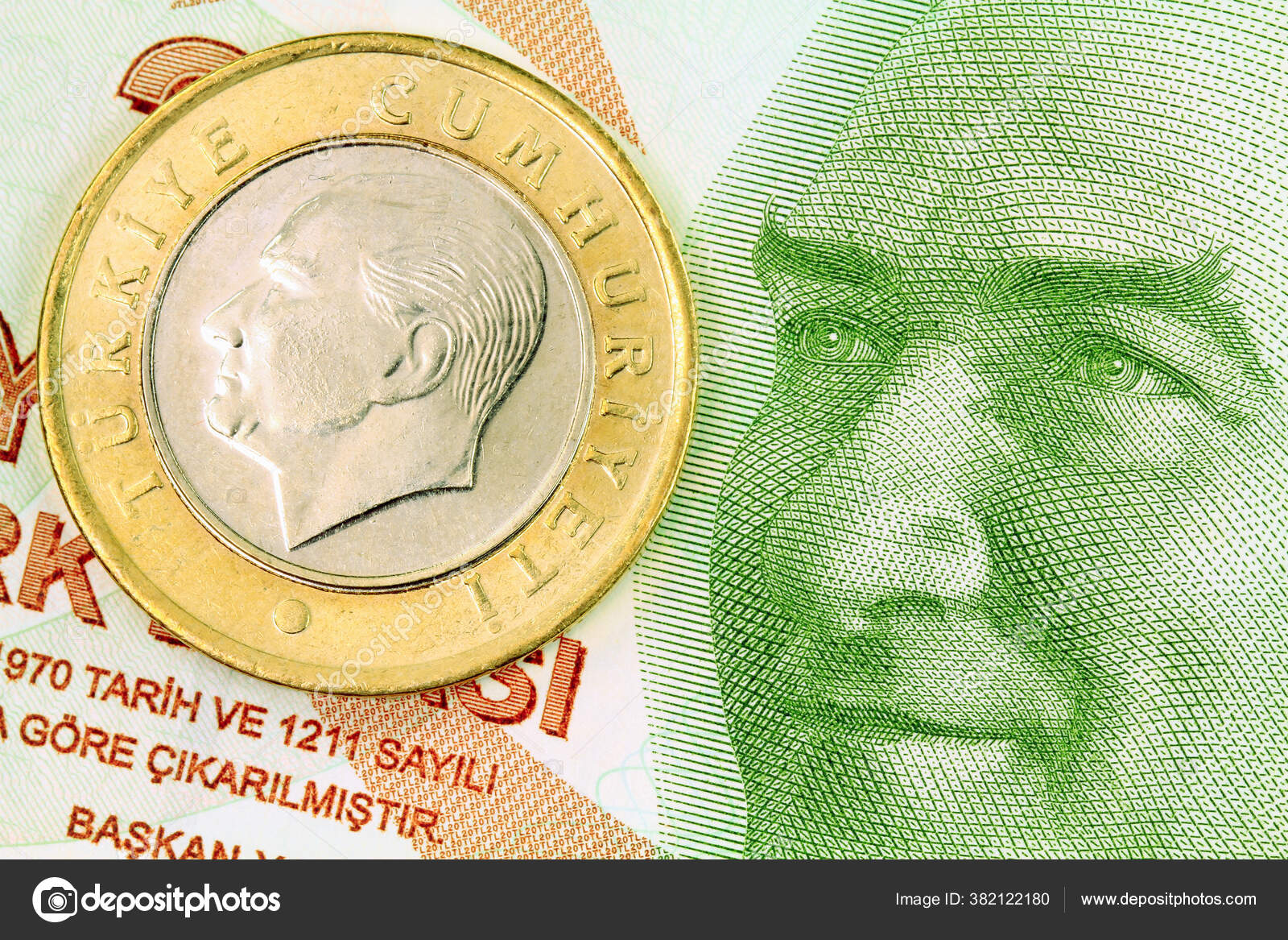 1枚印钞背景土耳其里拉硬币—— 库存社论照片© faraways #382122180