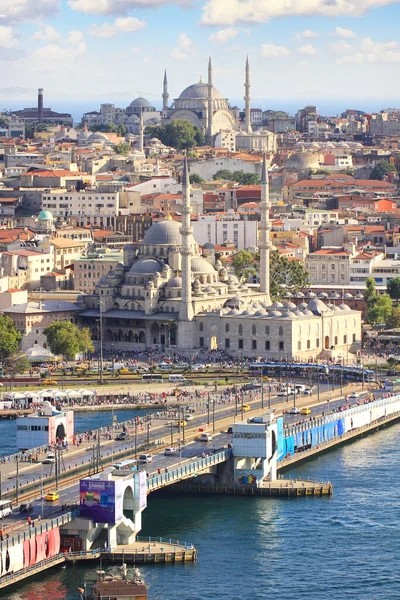 Istanbul Jul 2012 加拉塔大桥是一座基座桥 长490米 连接加拉塔海岸与埃米诺努码头和伊斯坦布尔旧城 — 图库照片