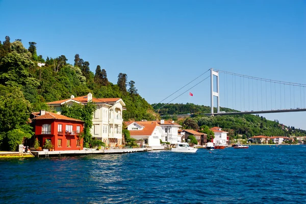 伊斯坦布尔Kanlica Bosporus的海滨住所 — 图库照片