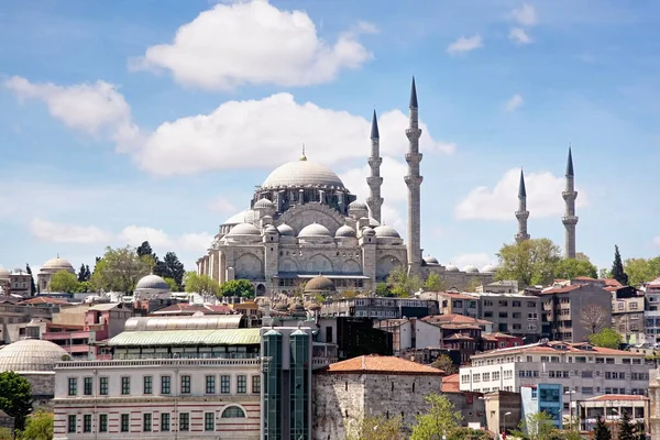 伊斯坦布尔市对苏莱曼尼亚清真寺的看法 — 图库照片