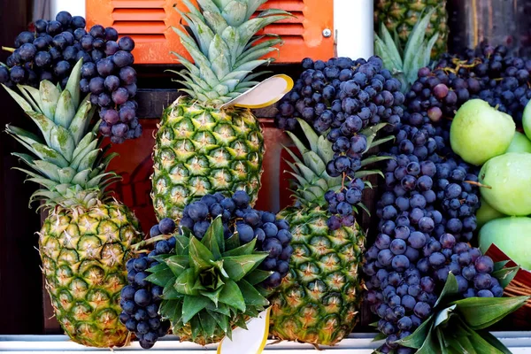 Fruit Arrangement Pineapple Grape Bunch — Stock Photo, Image