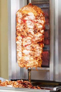 Kebap, et büyük kavrulmuş, dönen dikey tükürük
