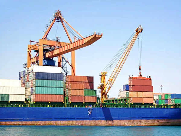 Impilabile Container Merci Sul Ponte Della Nave — Foto Stock