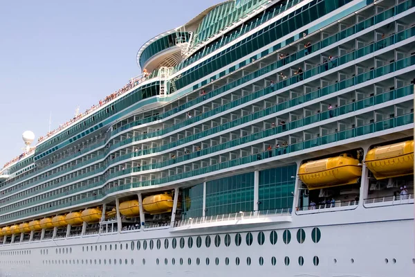 Side View Cruise Ship — Stock Photo, Image