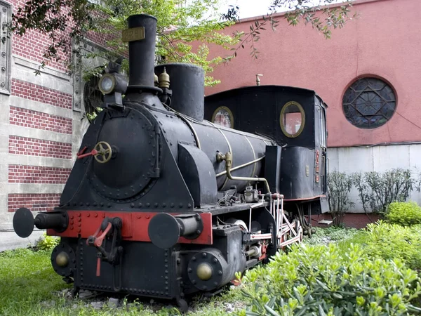 Eski Saunadan Demiryolu Müzesinde Buharlı Motor — Stok fotoğraf