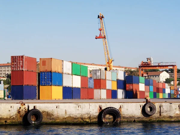 Containerstapel Auf Dem Seehafen Bereit — Stockfoto