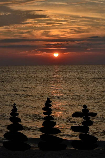 Relax Zen Stones Balanced Black Pebbles Sunris — Stock Photo, Image