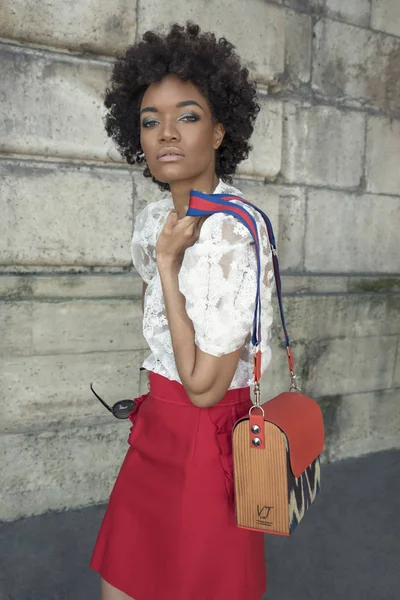 Conceito Moda Rua Retrato Elegante Jovem Mulher Bonita Edifícios Paris — Fotografia de Stock