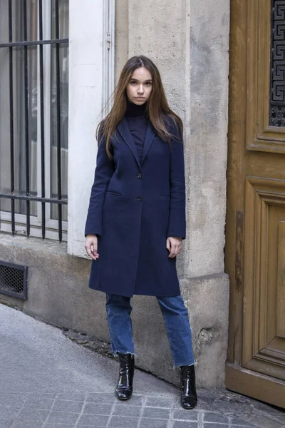 Conceito Moda Rua Retrato Elegante Jovem Mulher Bonita Edifícios Paris — Fotografia de Stock