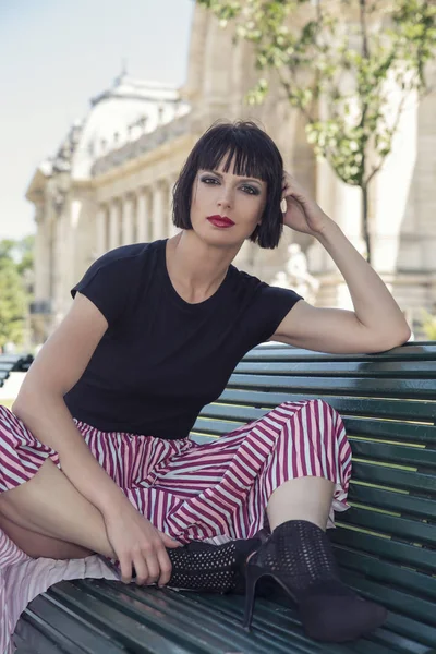 Street Fashion Konzept Porträt Einer Eleganten Jungen Schönen Frau Pariser — Stockfoto