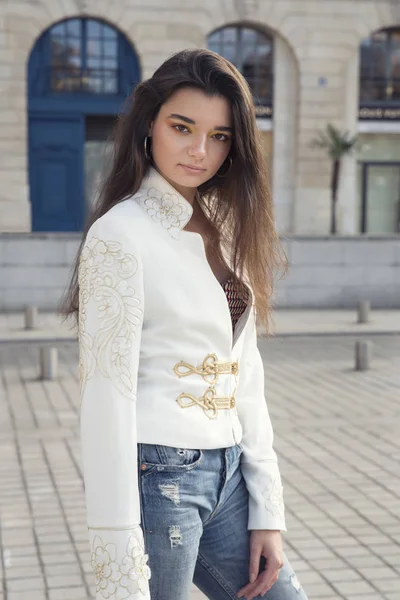 Conceito Moda Rua Retrato Elegante Jovem Mulher Bonita Edifícios Paris — Fotografia de Stock