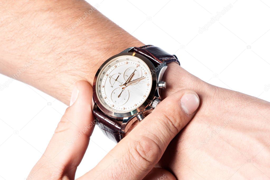 Men's watch with leather strap and white dial, on the hand
