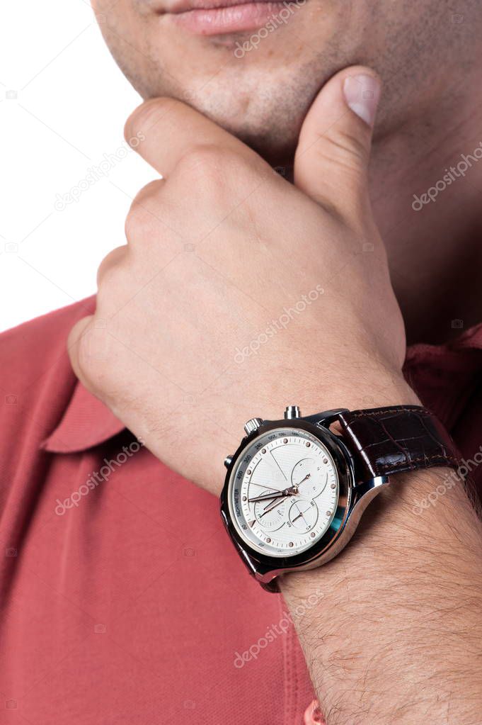 Men's watch with leather strap and white dial, on the hand