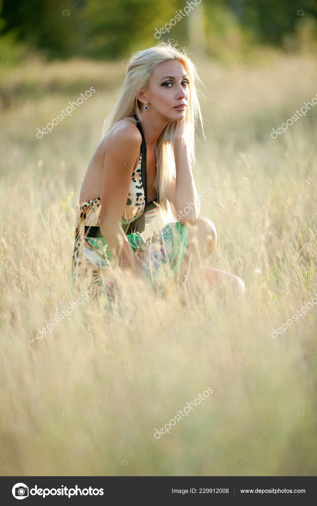 https://st4.depositphotos.com/1012146/22991/i/1600/depositphotos_229912[001-999]-stock-photo-beautiful-sexy-blonde-girl-posing.jpg