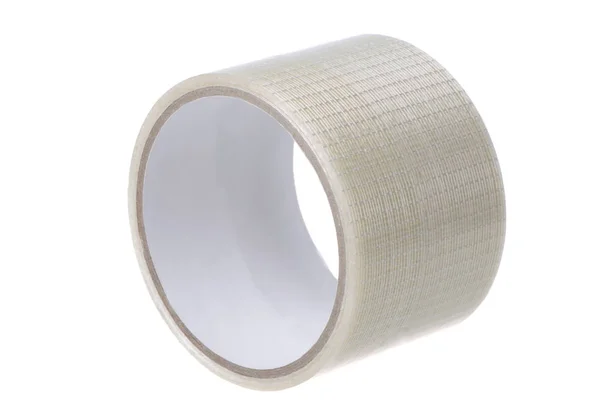 Un rollo de cinta adhesiva, primer plano sobre un fondo blanco aislado —  Fotos de Stock