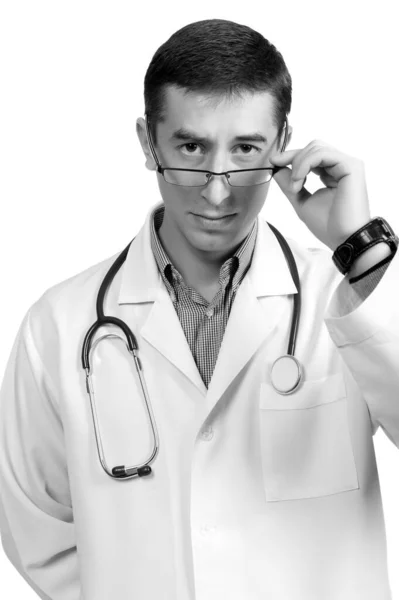 Młody Człowiek Płaszcz Lekarski Stetoskopem Białym Tle Izolacji — Zdjęcie stockowe