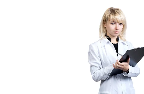 Vrouw Een Dokterspak Maakt Een Record Een Witte Achtergrond Isolatie — Stockfoto