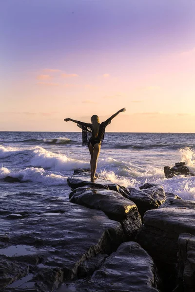 Vackra Blonda Klippor Vid Havet — Stockfoto