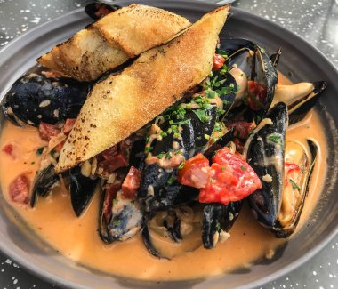 krem suyunda taze midye