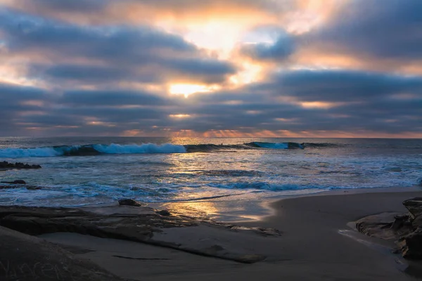 Zonsondergang op een San Diego-strand — Stockfoto