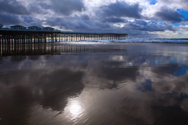 Muelle con reflejos — Foto de Stock