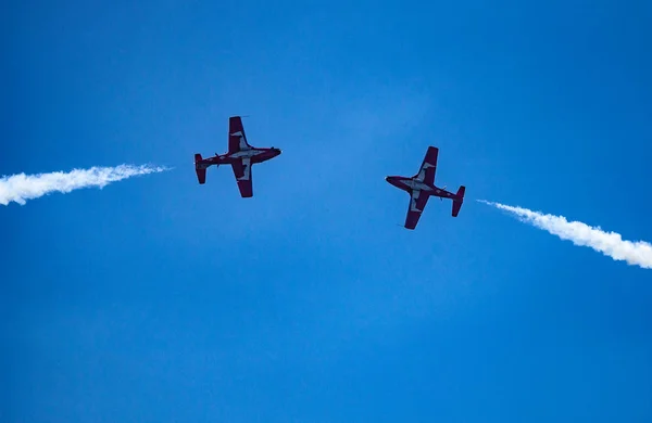 Kanadyjskie Snowbirds na Great Pacific AirShow — Zdjęcie stockowe