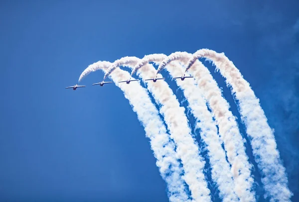 Snowbirds canadienses en Great Pacific Airshow —  Fotos de Stock