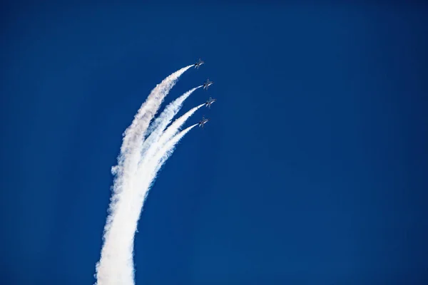 Usaf f16 jets volando en airshow — Foto de Stock