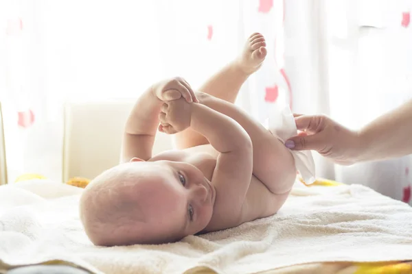 Hygien Ung Momy Torka Baby Huden Med Våtservetter Rengöring Torka — Stockfoto