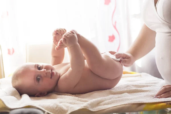 Hygien Ung Momy Torka Baby Huden Med Våtservetter Rengöring Torka — Stockfoto