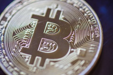 Bitcoin para birimi para aşırı closeup makro. Altın metal simgesi