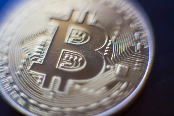 Bitcoin para birimi para aşırı closeup makro. Altın metal simgesi
